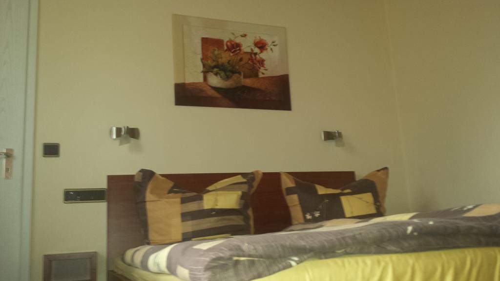Hotel Restaurant Platamon Feuchtwangen Chambre photo