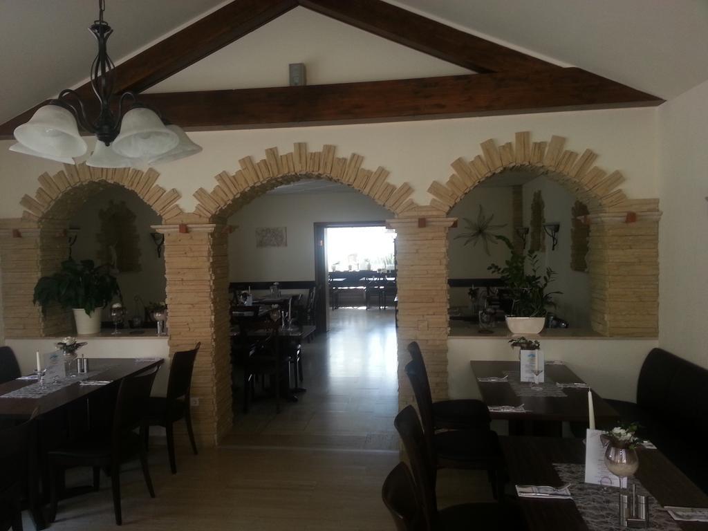 Hotel Restaurant Platamon Feuchtwangen Extérieur photo